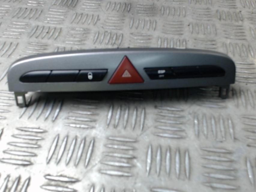 Bouton de warning PEUGEOT 308 1 PHASE 1 Diesel - 1