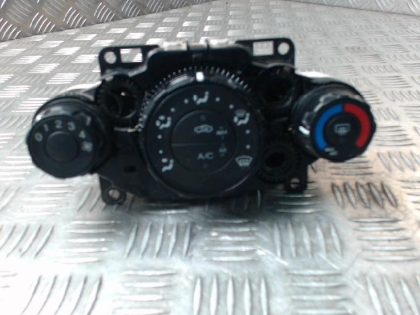 Commande chauffage FORD FIESTA 6 PHASE 1 Essence - 1