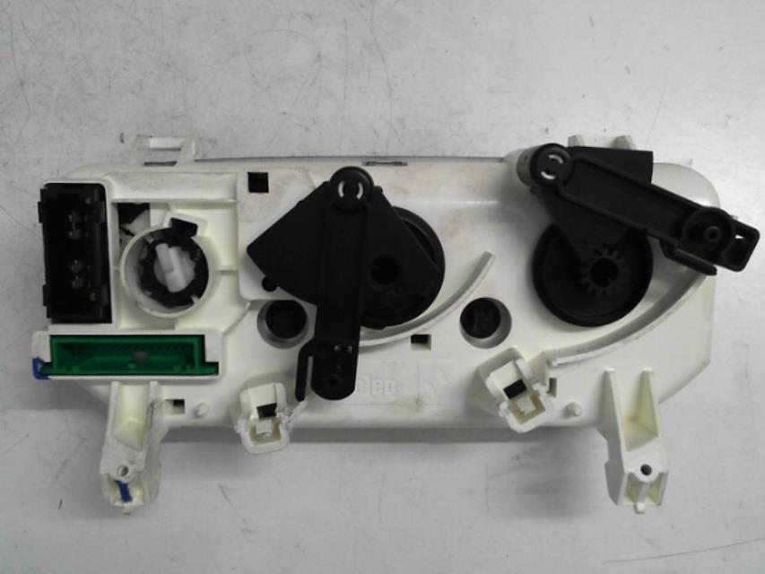 Commande De Chauffage D'Occasion Pour Renault Clio 2 Phase 1 (Diesel 1.9D)