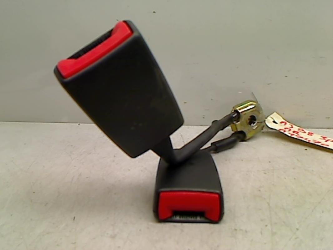 Attache ceinture arriere centrale AUDI A3 1 PHASE 1 Diesel - 1