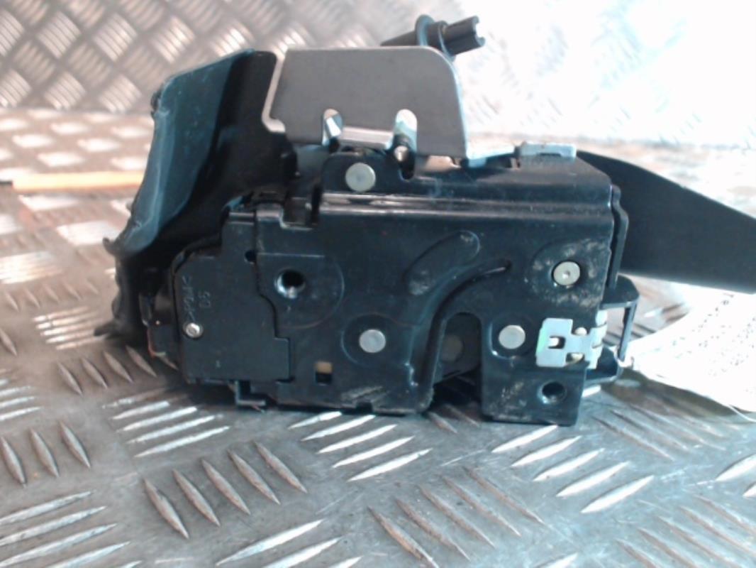 Chiusura centralizzata posteriore destra AUDI A4 2 AVANT PHASE 1 BREAK Diésel - 1