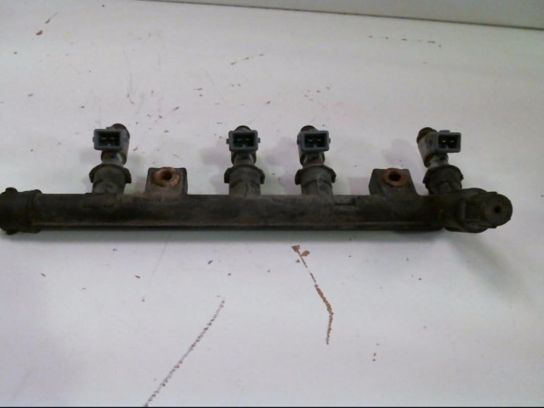 Rampe injection FIAT PUNTO 2 PHASE 1 Essence - 1