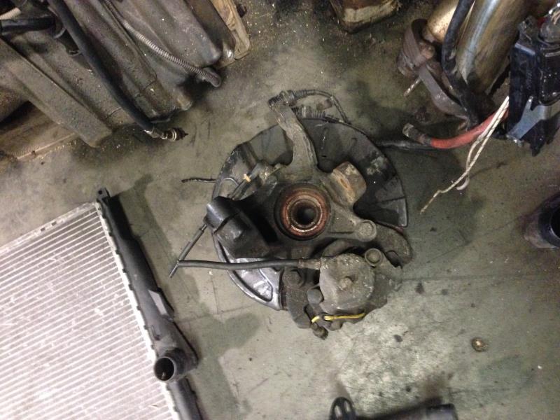Fusee avant gauche BMW SERIE 5 E34  - 1