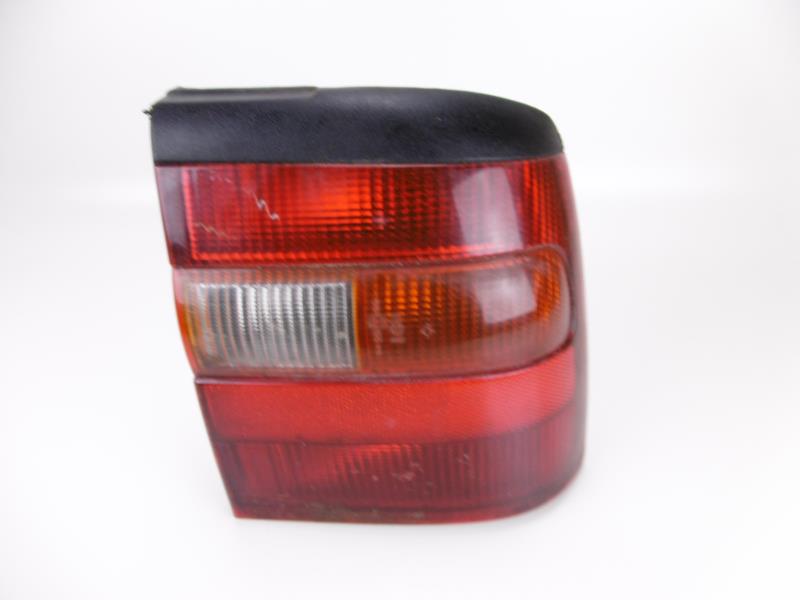 Fanale posteriore principale destro (luci) OPEL VECTRA B PHASE 2 BREAK  - 1