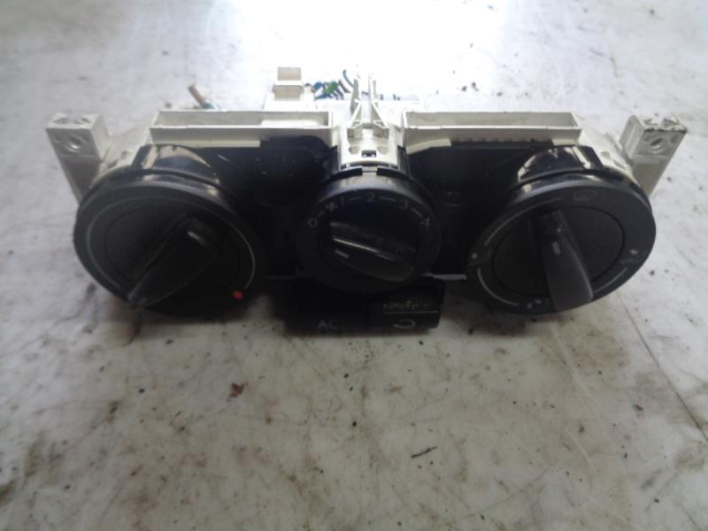 Commande chauffage VOLKSWAGEN POLO 3 PHASE 2 Essence - 1