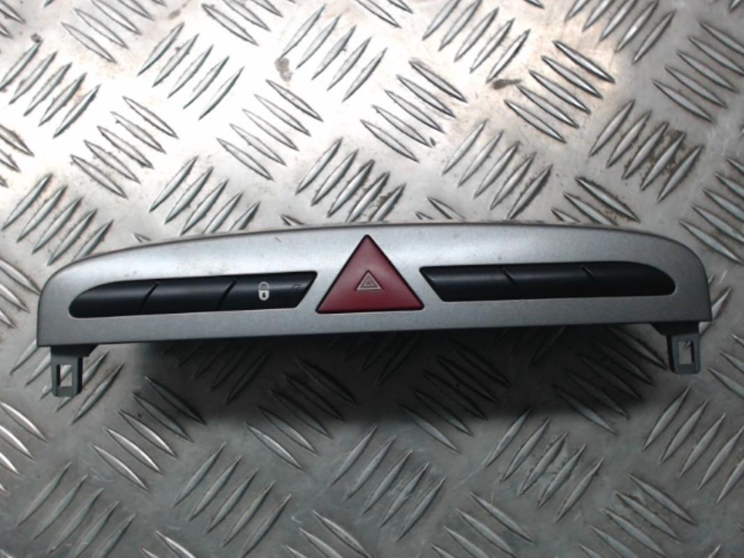 Bouton de warning PEUGEOT 308 1 PHASE 1 Diesel - 1