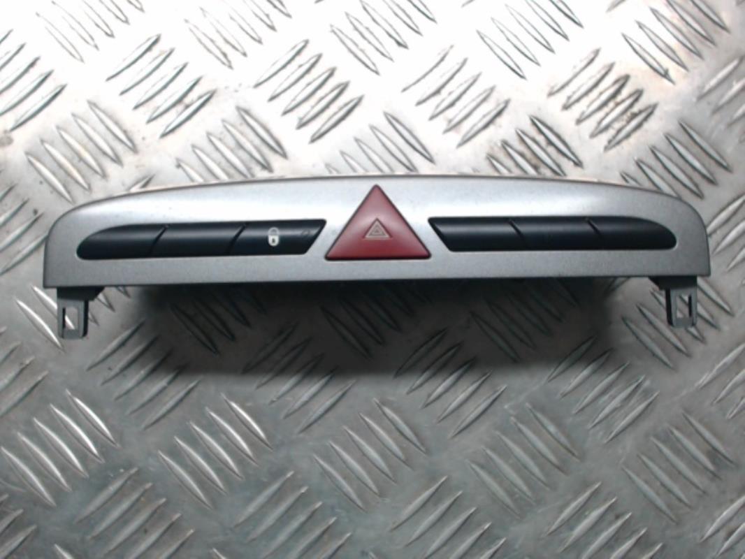 Bouton de warning PEUGEOT 308 1 PHASE 1 Diesel - 1