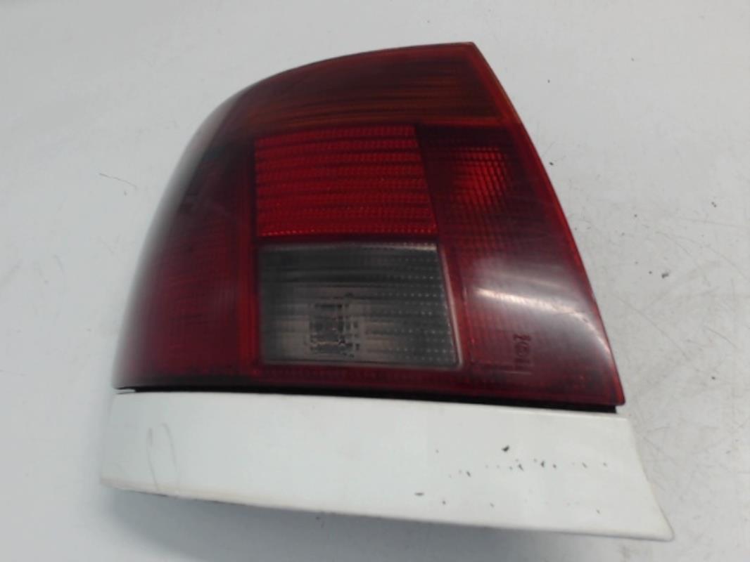 Fanale posteriore principale sinistro (luci) AUDI A4 1 PHASE 1 Diésel - 1