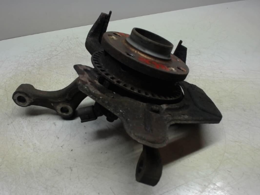 Fusee avant droit VOLKSWAGEN POLO 3 PHASE 2 Essence - 1