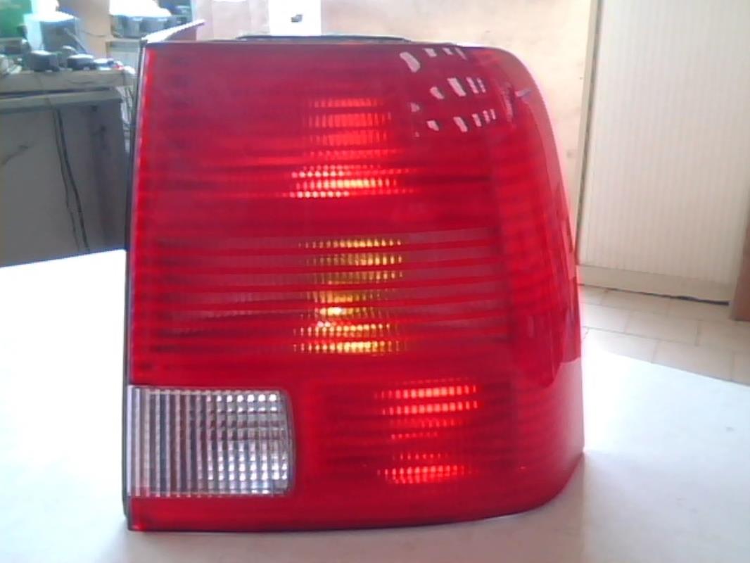 Fanale posteriore principale destro (luci) VOLKSWAGEN PASSAT 4 PHASE 1 Diésel - 1