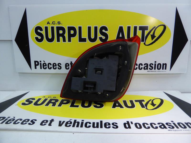 Image Feu arriere principal gauche (feux) - FORD FIESTA 4