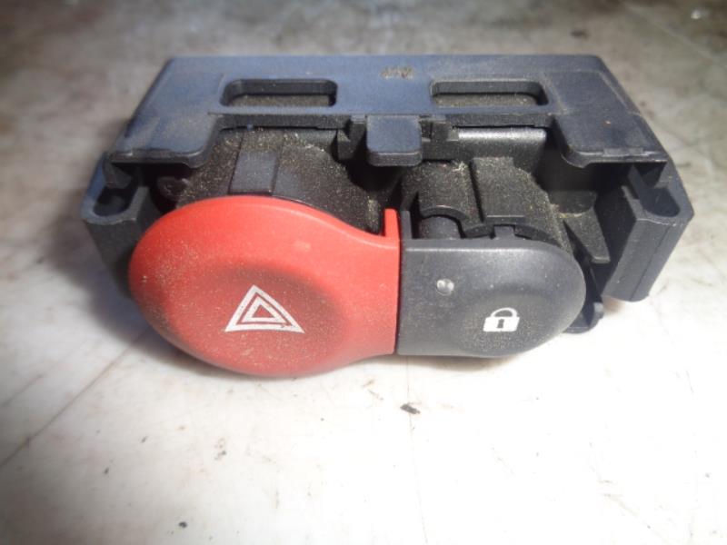 Bouton de warning RENAULT CLIO 3 PHASE 1 Essence - 1