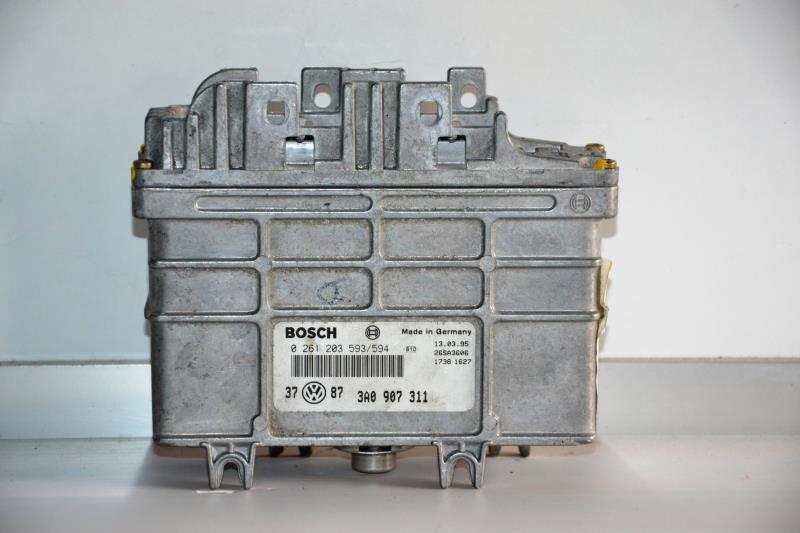 Calculateur VOLKSWAGEN VENTO Essence - 1