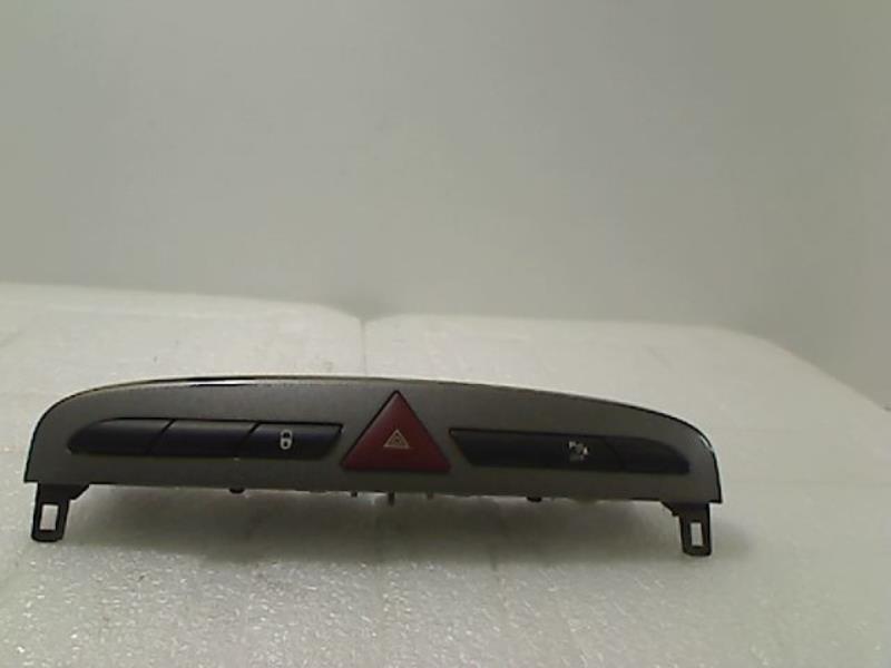 Bouton de warning PEUGEOT 308 1 PHASE 1 Diesel - 1