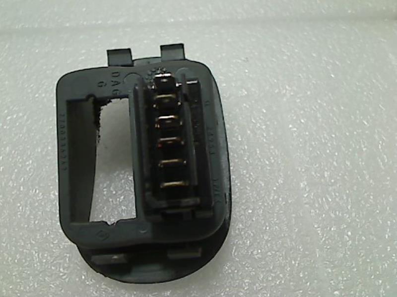 Image Interrupteur de leve vitre avant gauche - RENAULT SCENIC 1