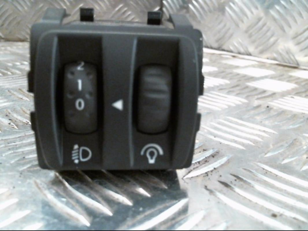 Bouton/Interrupteur RENAULT CLIO 3 PHASE 1 Essence - 1