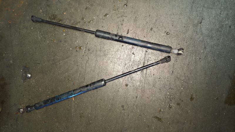 Verin de capot BMW SERIE 3 E92 COUPE PHASE 1 Diesel - 1