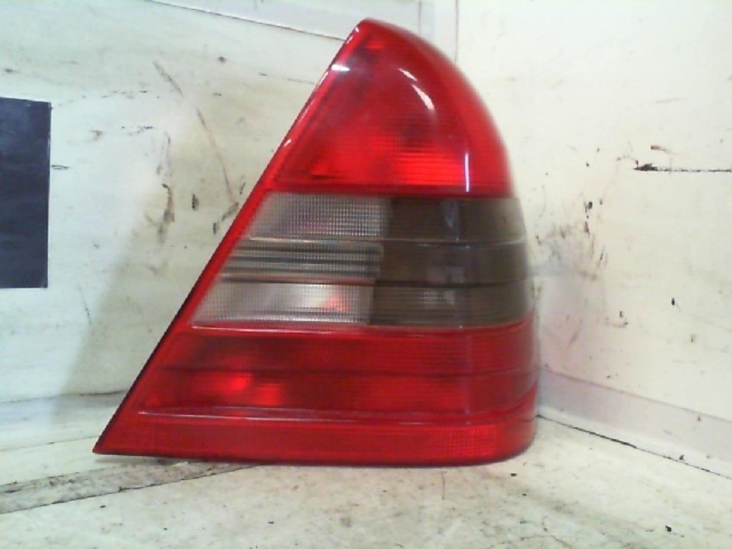 Fanale posteriore principale destro (luci) MERCEDES CLASSE C 202 PHASE 1 Diésel - 1