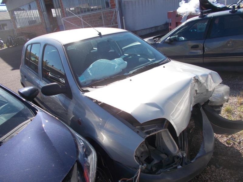 Bouton de coffre RENAULT CLIO 2 PHASE 1 Essence - 1