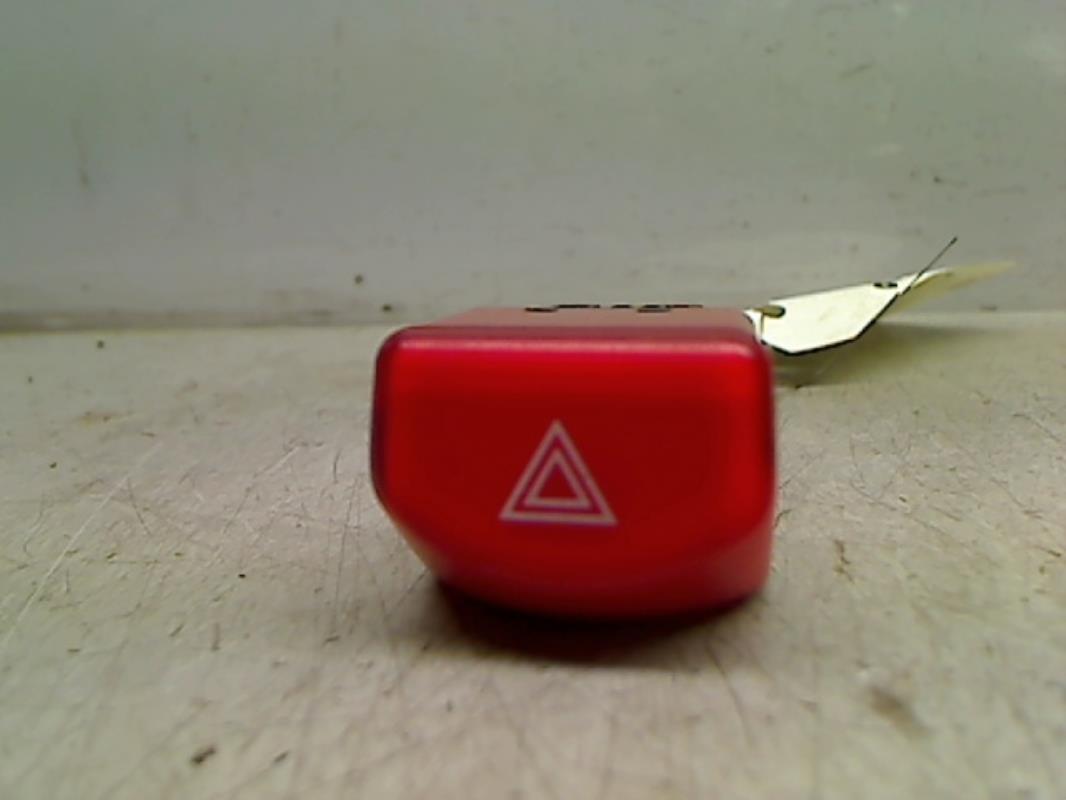 Bouton de warning NISSAN MICRA 3 PHASE 1 Essence - 1