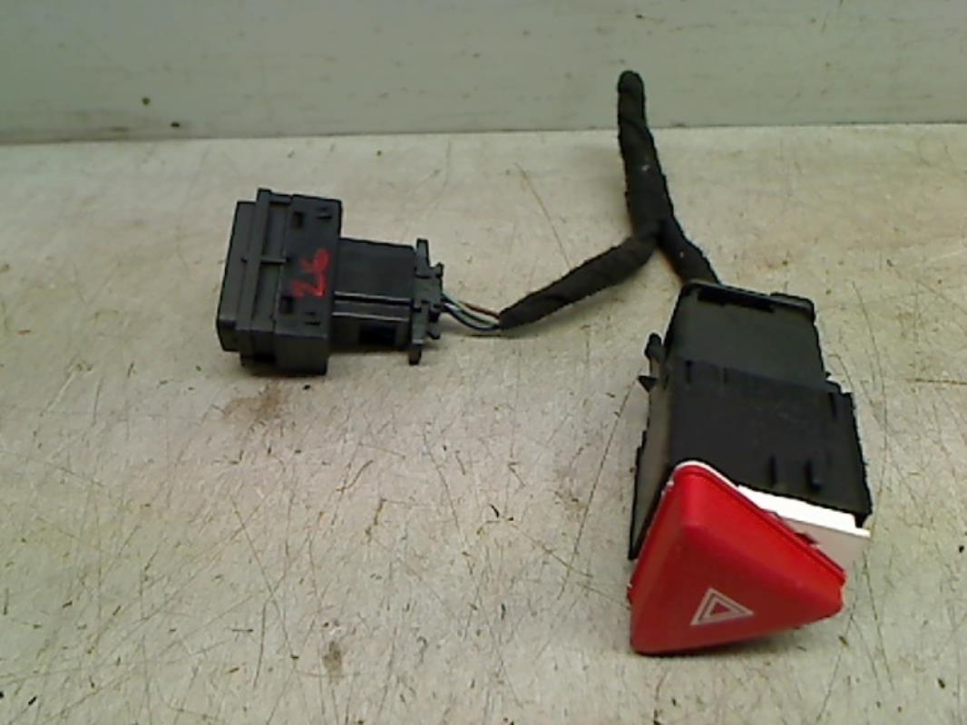 Bouton de warning VOLKSWAGEN GOLF 5 Essence - 1