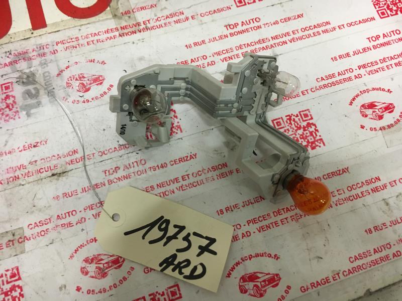 Base portalampade fanale posteriore destro FORD FIESTA 6 PHASE 1 Diésel - 1