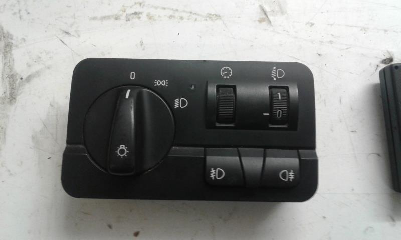 Bouton/Interrupteur BMW SERIE 3 E46 TOURING PHASE 1 BREAK Diesel - 1