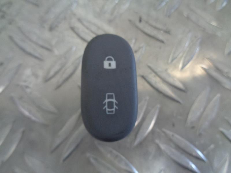 Bouton/Interrupteur RENAULT CLIO 2 PHASE 1 Essence - 1
