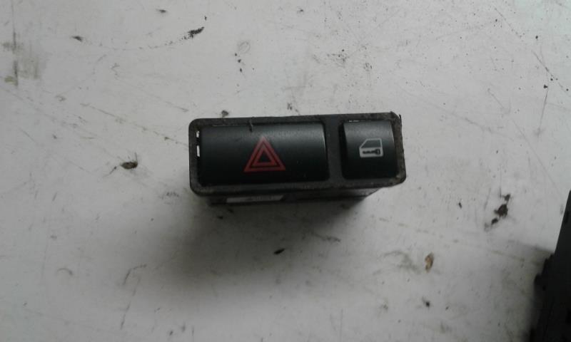 Bouton de warning BMW SERIE 3 E46 TOURING PHASE 1 BREAK Diesel - 1