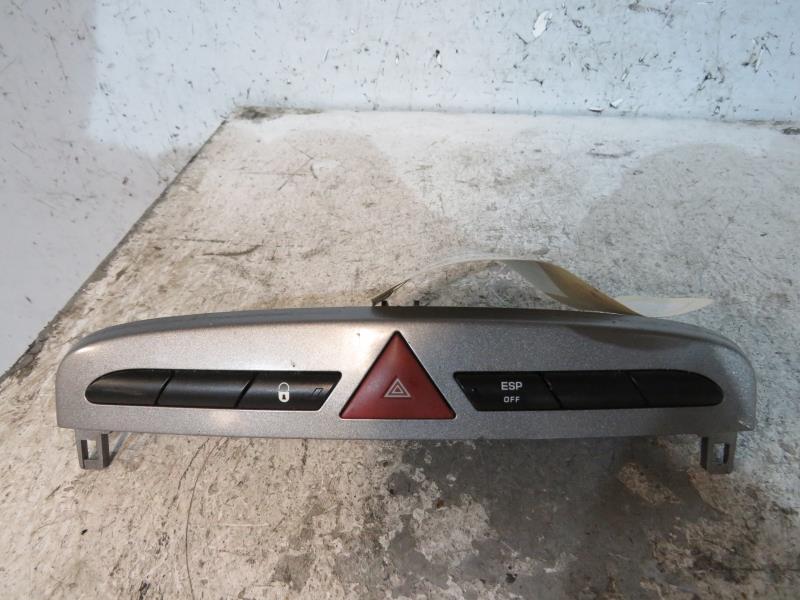 Interruttore luci emergenza PEUGEOT 308 1 PHASE 1 Diésel - 1