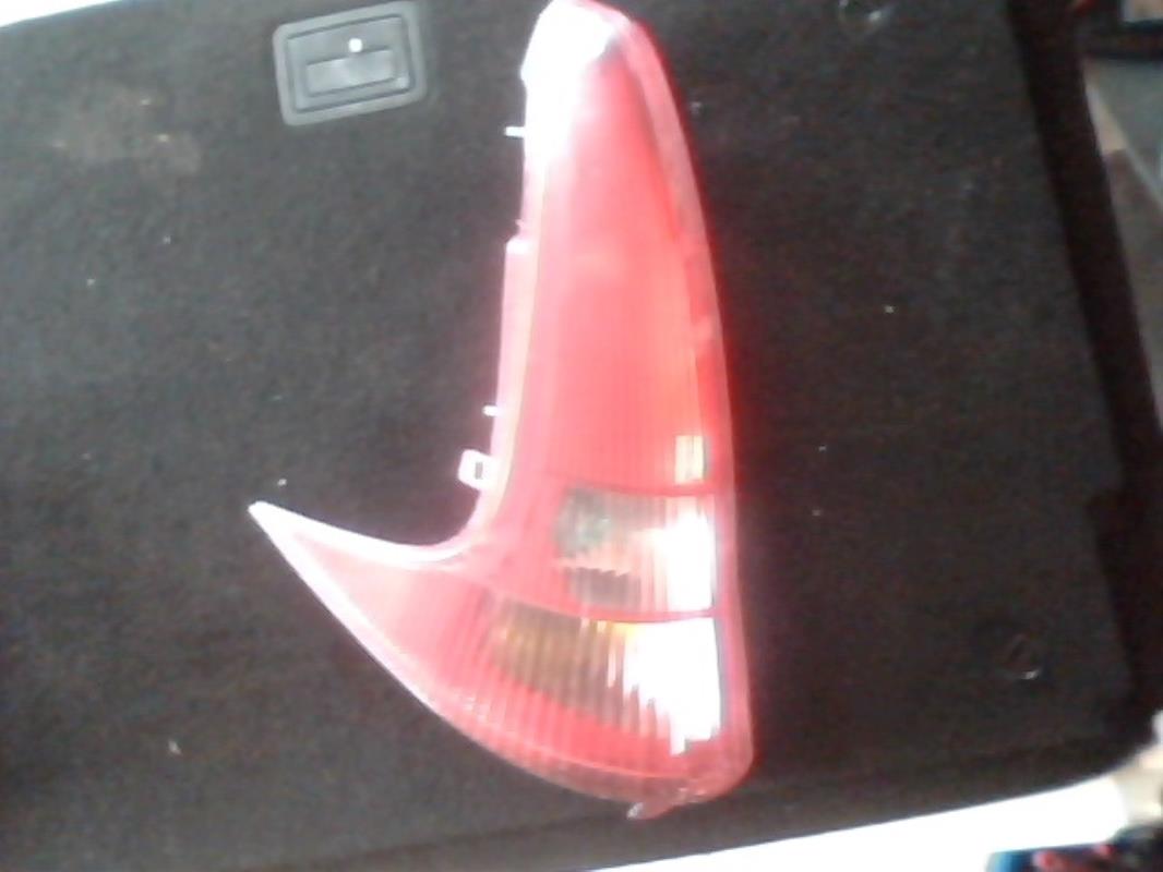 Fanale posteriore principale sinistro (luci) PEUGEOT 206 PHASE 1 BREAK Diésel - 1