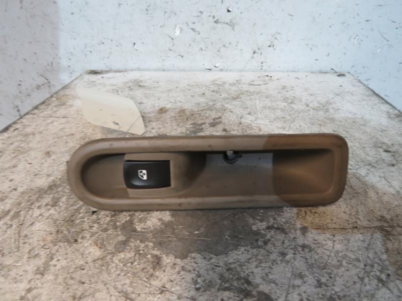 Interruttore lavacristalli posteriore sinistro RENAULT CLIO 3 PHASE 1 Diésel - 1