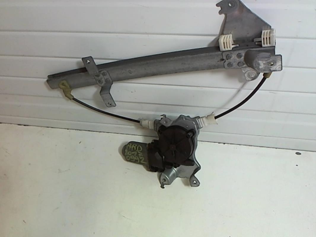 Leve vitre electrique avant gauche NISSAN ALMERA 2 phase 1 80701BM706/R