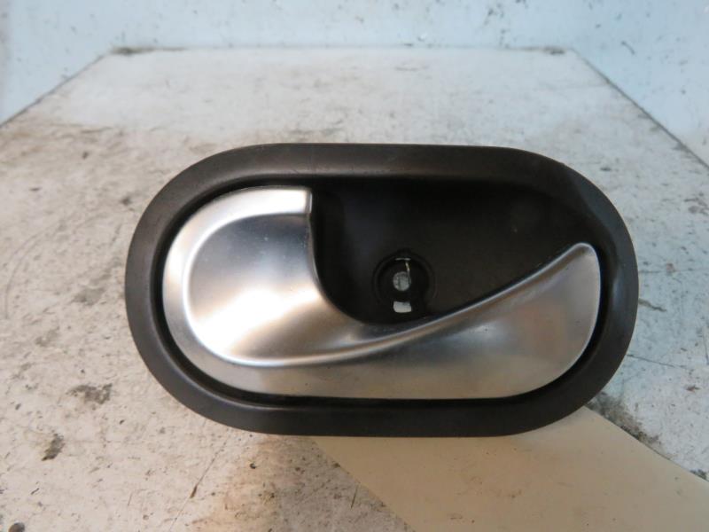 Maniglia interna posteriore sinistra RENAULT SCENIC 2 PHASE 1 Diésel - 1