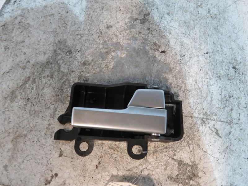 Poignee interieur avant droit FORD FOCUS 2 PHASE 1 Essence - 1