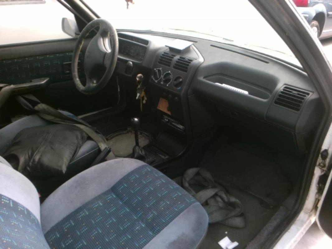Image Feu arriere principal gauche (feux) - PEUGEOT 205