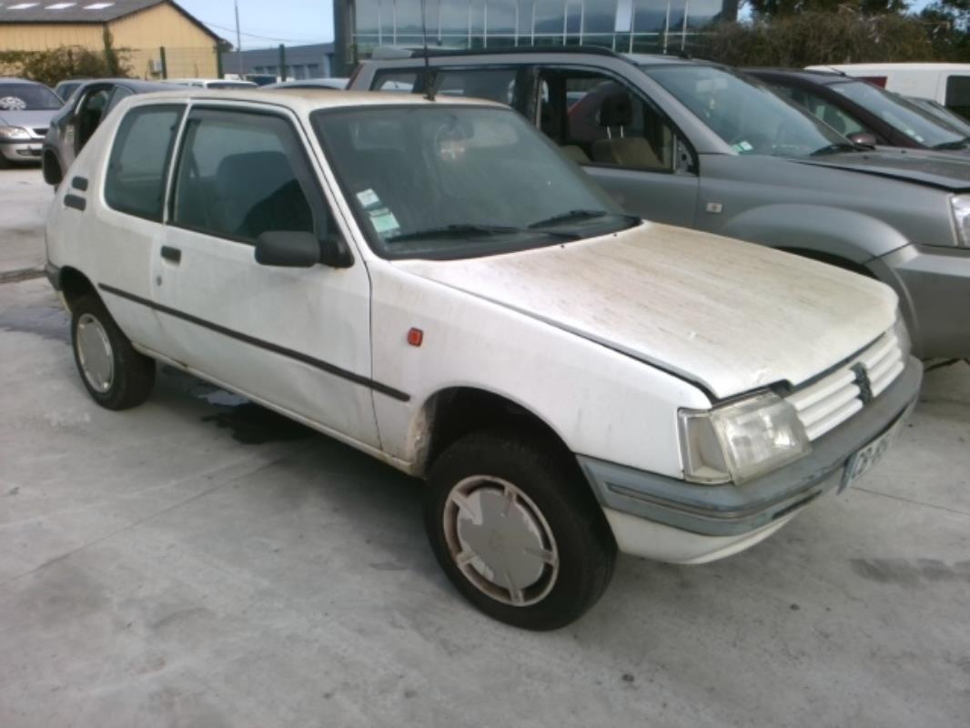 Image Feu arriere principal gauche (feux) - PEUGEOT 205