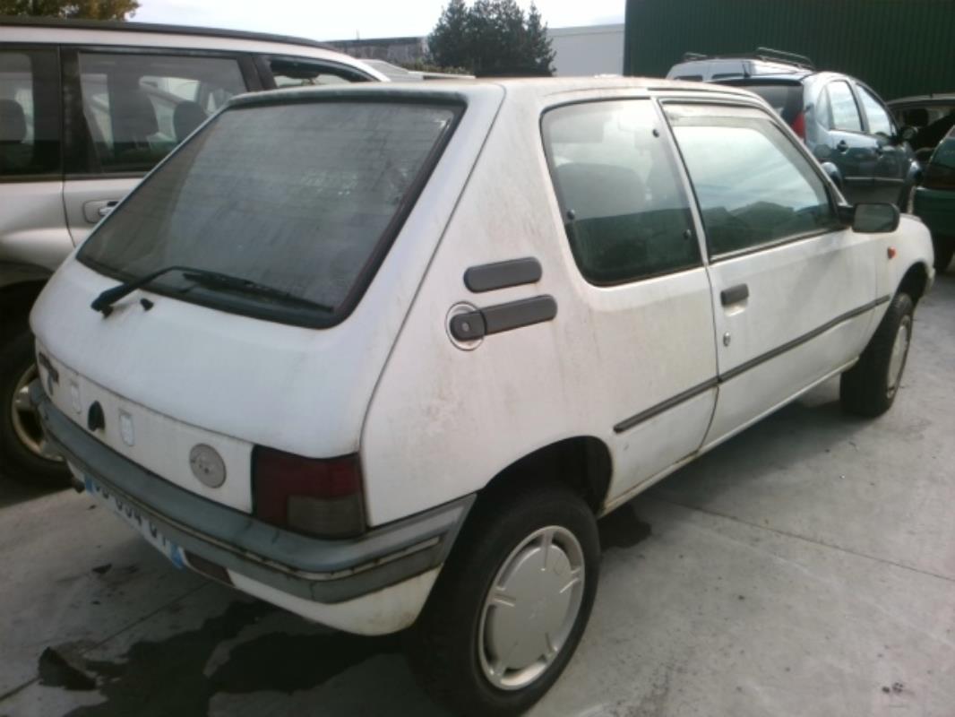 Image Feu arriere principal gauche (feux) - PEUGEOT 205