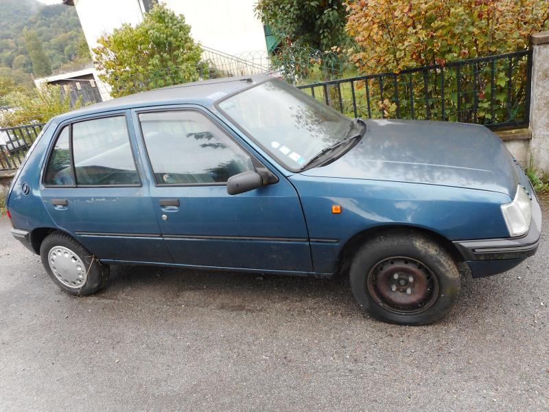 Image Ceinture avant droit - PEUGEOT 205