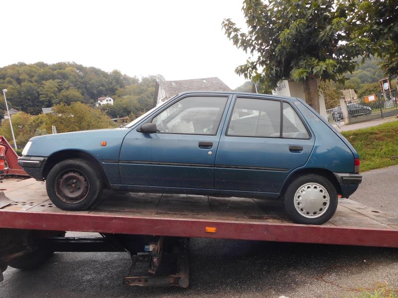 Image Ceinture avant droit - PEUGEOT 205