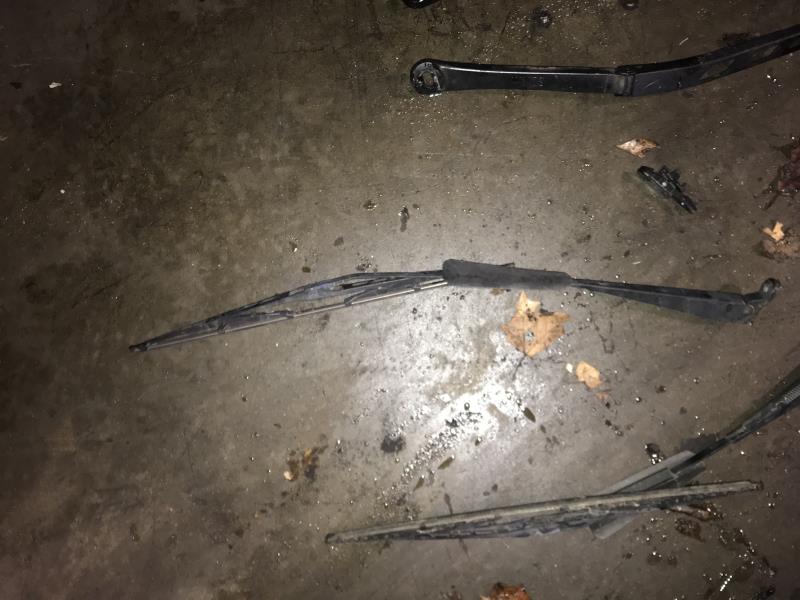 Bras essuie glace avant BMW SERIE 5 E28  - 1