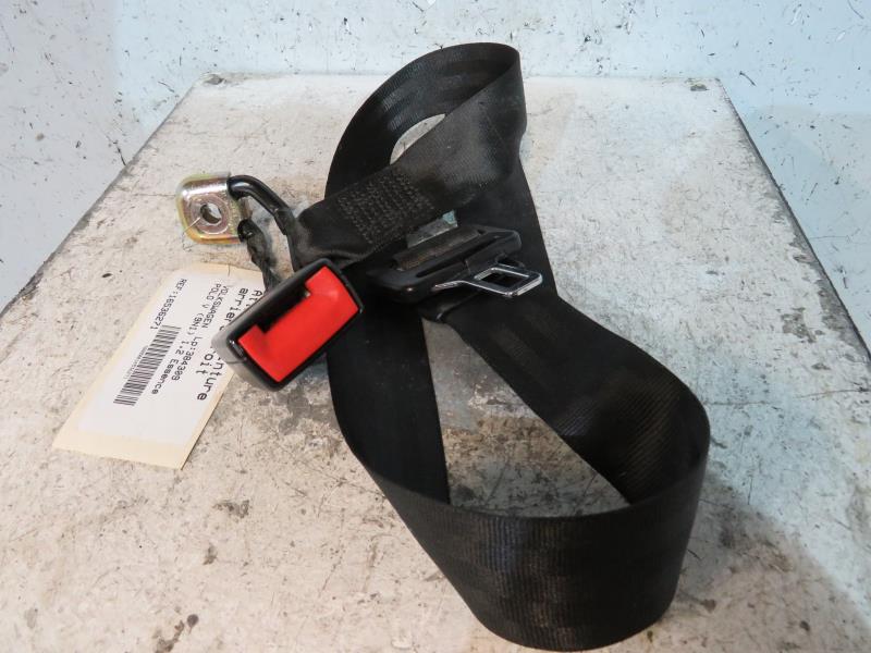 Aggancio cintura sicurezza posteriore destro VOLKSWAGEN POLO 4 PHASE 1 Gasolina - 1