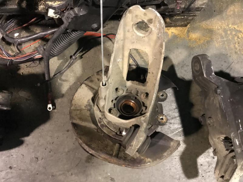 Fusee arriere droit BMW SERIE 5 E61 TOURING PHASE 1 BREAK  - 1