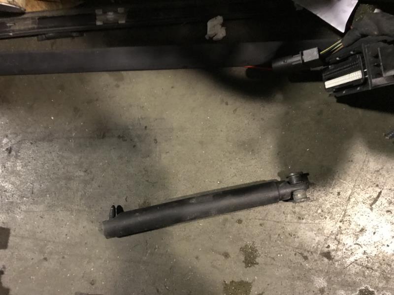 Verin de coffre BMW X5 E53  - 1
