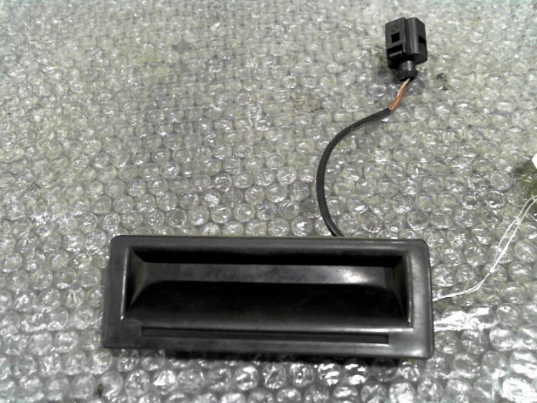 Bouton de coffre VOLKSWAGEN BORA BREAK Diesel - 1