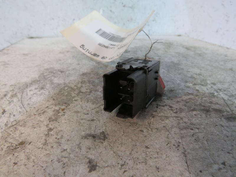 Bouton de warning VOLKSWAGEN GOLF 5 Diesel - 1