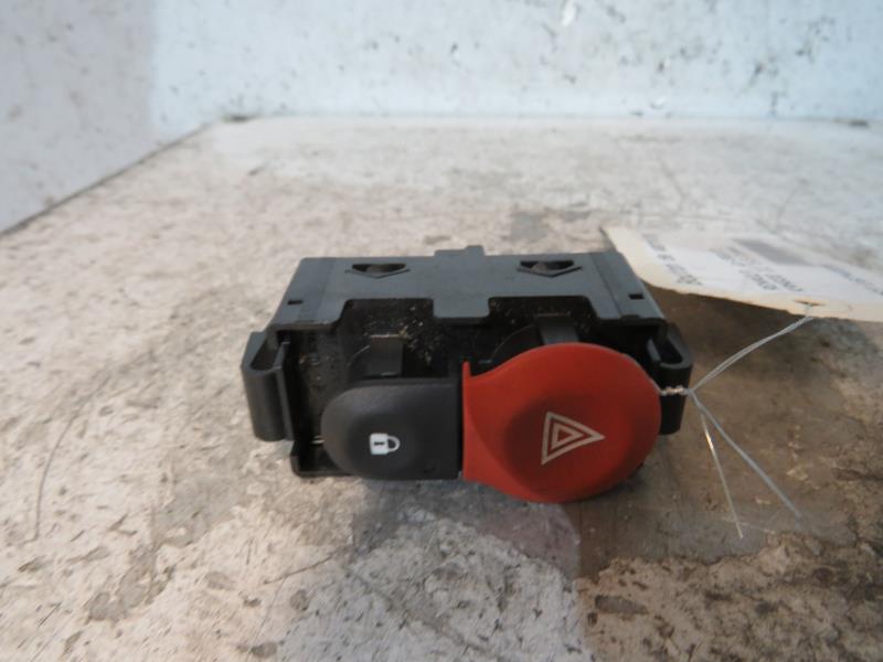 Bouton de warning RENAULT KANGOO 2 PHASE 2 Diesel - 1