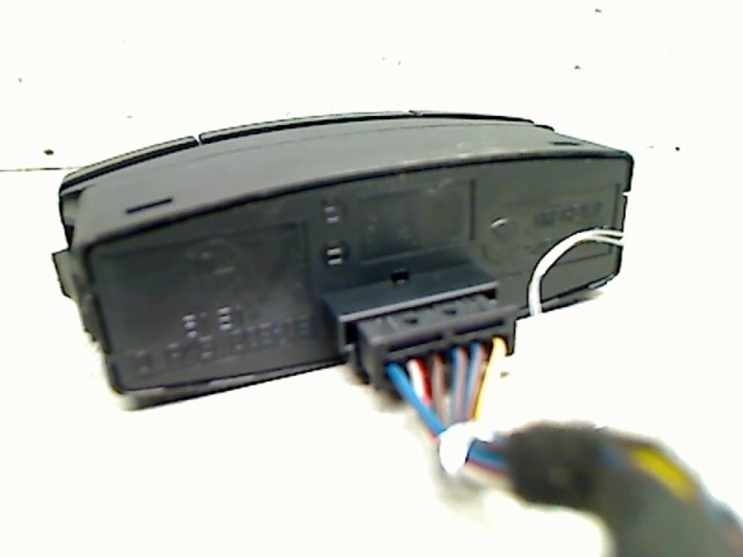 Bouton de warning BMW SERIE 1 E87 PHASE 1 Diesel - 1