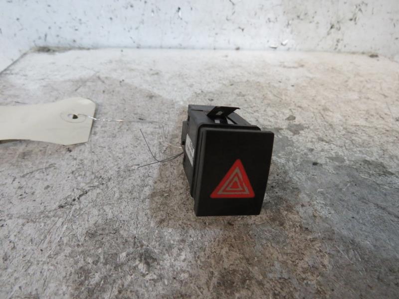 Interruttore luci emergenza VOLKSWAGEN POLO 4 PHASE 1 Gasolina - 1