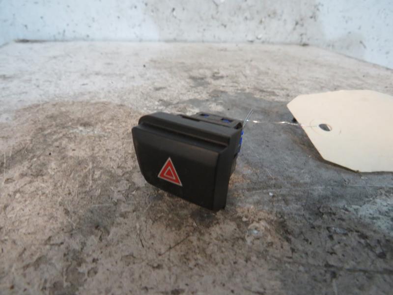 Bouton de warning PEUGEOT 208 1 PHASE 2 Essence - 1